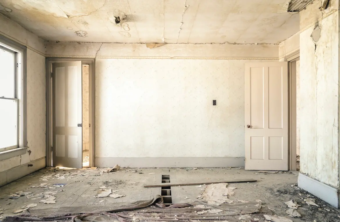 Waste disposal crew managing a cleanout project in Athens